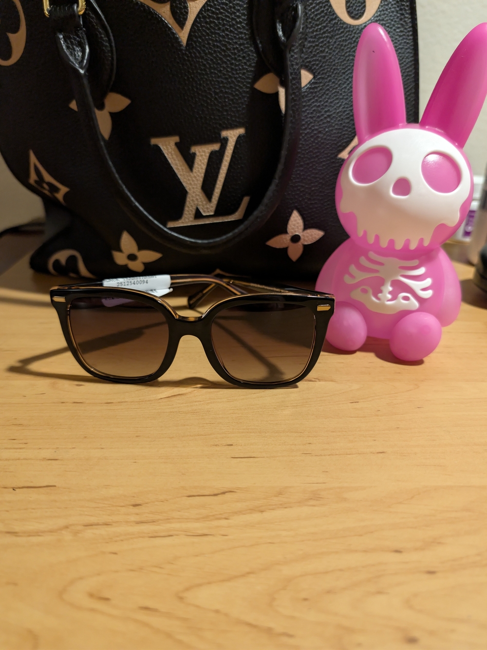 Cute Coach Black Tortoiseshell Square Sunglasses with Brown Gradient Lenses